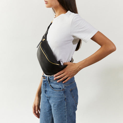 EARLY, MAX HIPBAG, BLACK, OLIVE TANNED LEATHER, MADE IN GERMANY, SUSTAINABLE DESIGN, FAIR FASHION, BUM BAG, BIG HIPBAG