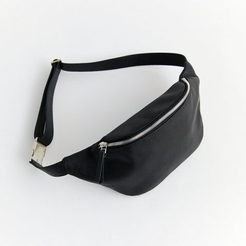 EARLY, MAX HIPBAG, BLACK, OLIVE TANNED LEATHER, MADE IN GERMANY, SUSTAINABLE DESIGN, FAIR FASHION, BUM BAG, BIG HIPBAG