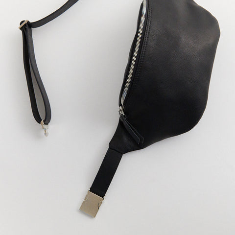 EARLY, MAX HIPBAG, BLACK, OLIVE TANNED LEATHER, MADE IN GERMANY, SUSTAINABLE DESIGN, FAIR FASHION, BUM BAG, BIG HIPBAG